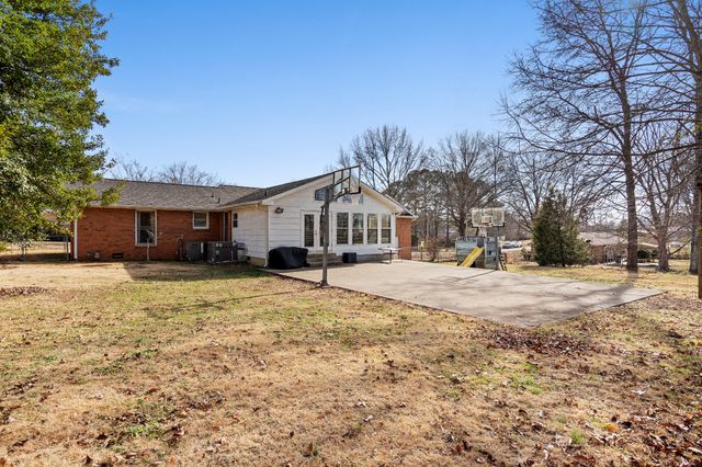 127 Sam Davis Dr, Springfield, TN 37172