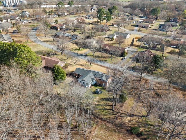 127 Sam Davis Dr, Springfield, TN 37172