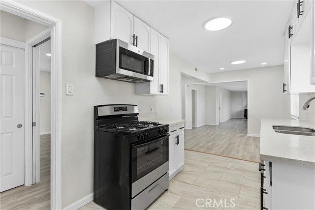 15944 Wintun Road, Apple Valley, CA 92307