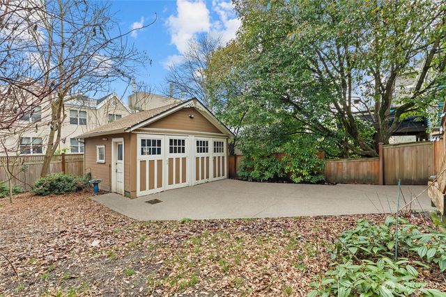 424 27th Avenue E, Seattle, WA 98112