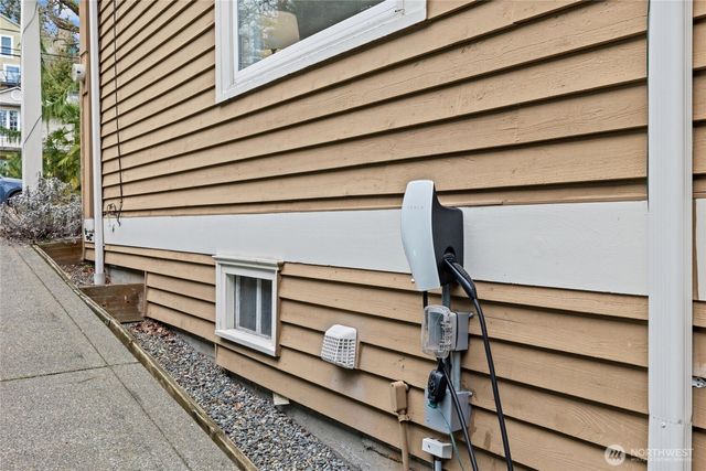 424 27th Avenue E, Seattle, WA 98112