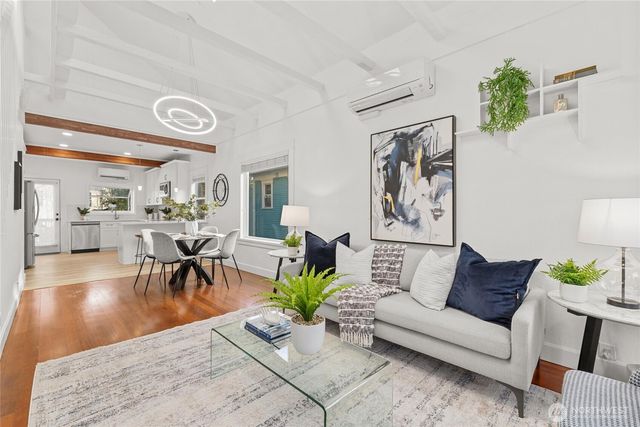 424 27th Avenue E, Seattle, WA 98112