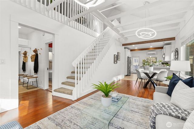 424 27th Avenue E, Seattle, WA 98112