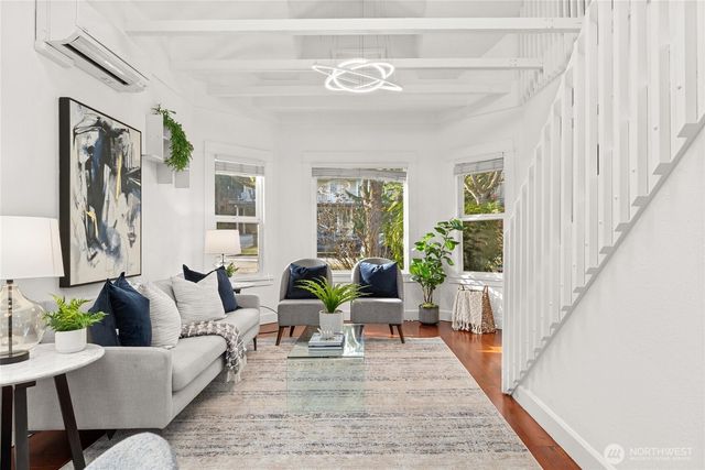 424 27th Avenue E, Seattle, WA 98112