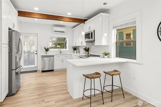 424 27th Avenue E, Seattle, WA 98112