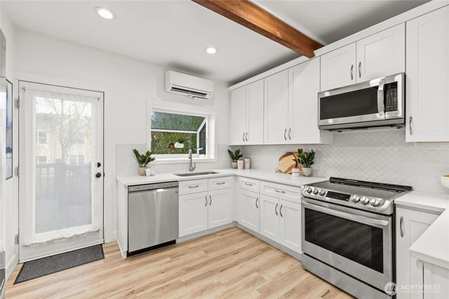 424 27th Avenue E, Seattle, WA 98112