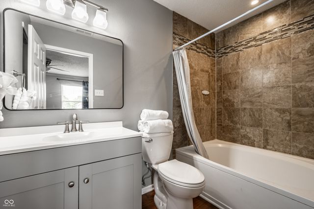 11849 Wapiti Way, Noblesville, IN 46060