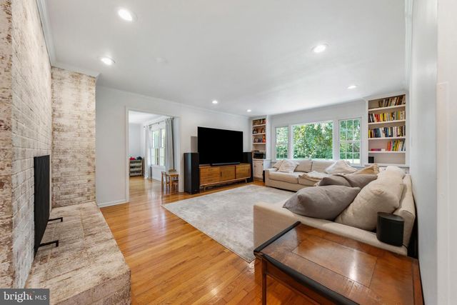 25 ARVIDA DR, Pennington, NJ 08534