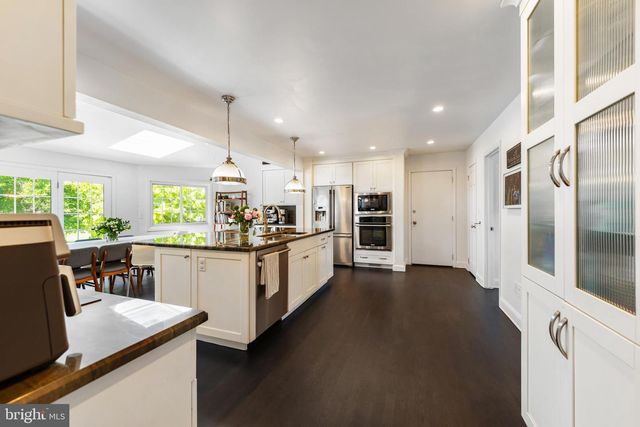 25 ARVIDA DR, Pennington, NJ 08534