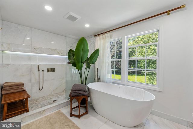 25 ARVIDA DR, Pennington, NJ 08534