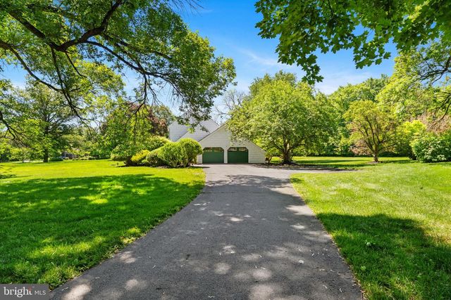25 ARVIDA DR, Pennington, NJ 08534