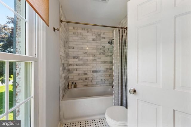25 ARVIDA DR, Pennington, NJ 08534