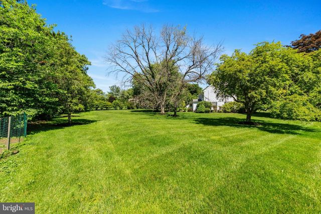 25 ARVIDA DR, Pennington, NJ 08534