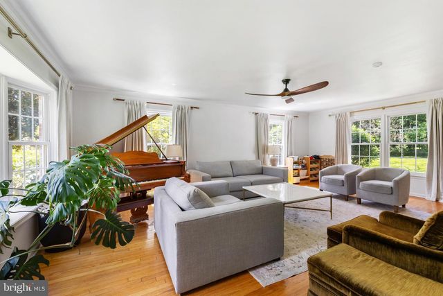 25 ARVIDA DR, Pennington, NJ 08534