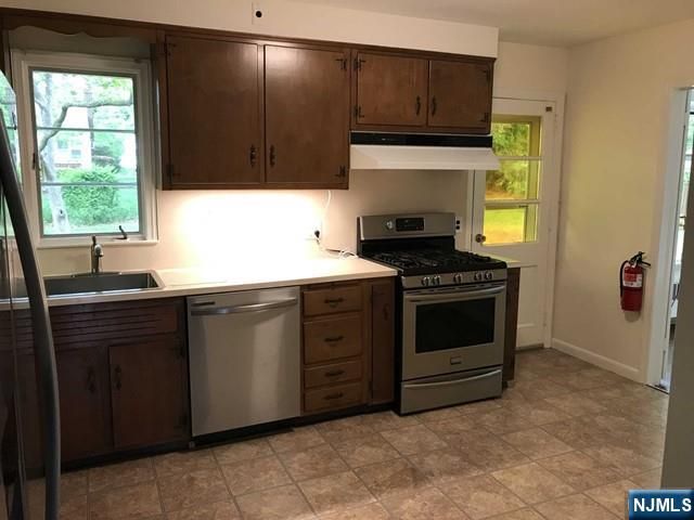 85 Phelps Avenue, Cresskill, NJ 07626