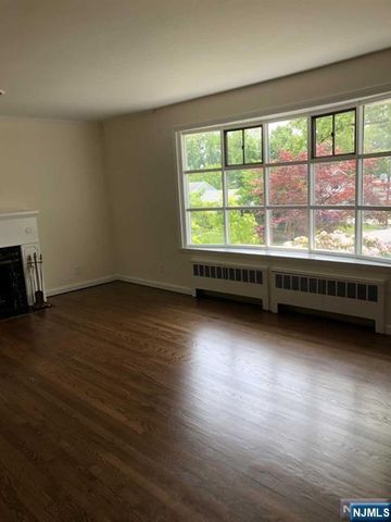85 Phelps Avenue, Cresskill, NJ 07626