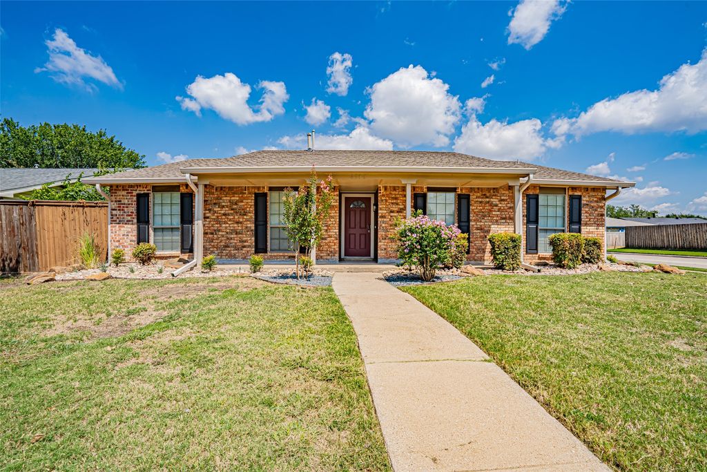 4933 Crawford Drive, The Colony, TX 75056