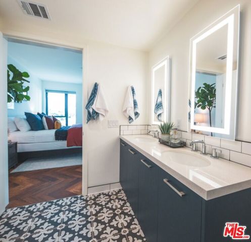 1250 N Fairfax Avenue 505, West Hollywood, CA 90046