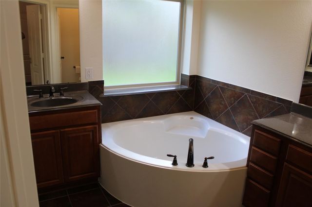 130 E Lasting Spring Circle, Spring, TX 77389