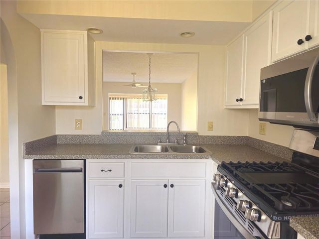 1285 MISSION HILLS BOULEVARD 36B, Clearwater, FL 33759