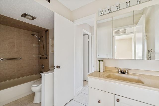 1285 MISSION HILLS BOULEVARD 36B, Clearwater, FL 33759