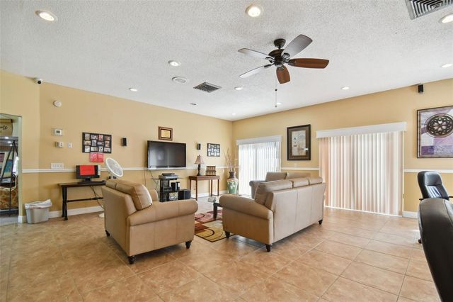 1285 MISSION HILLS BOULEVARD 36B, Clearwater, FL 33759