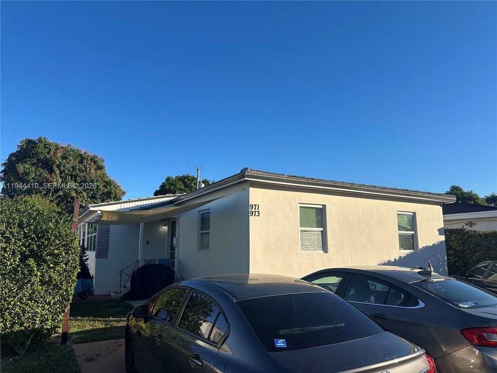 971 79th Ter, Miami Beach, FL 33141