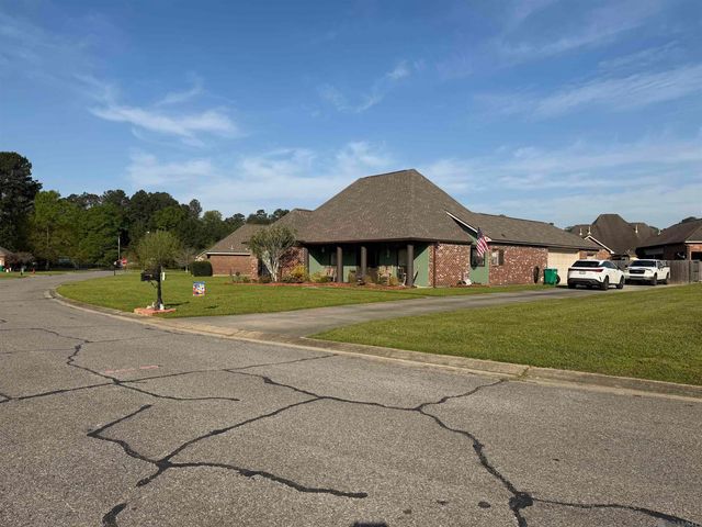38583 Redbud Ln, Denham Springs, LA 70706