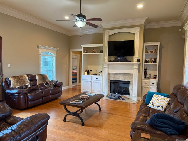 38583 Redbud Ln, Denham Springs, LA 70706