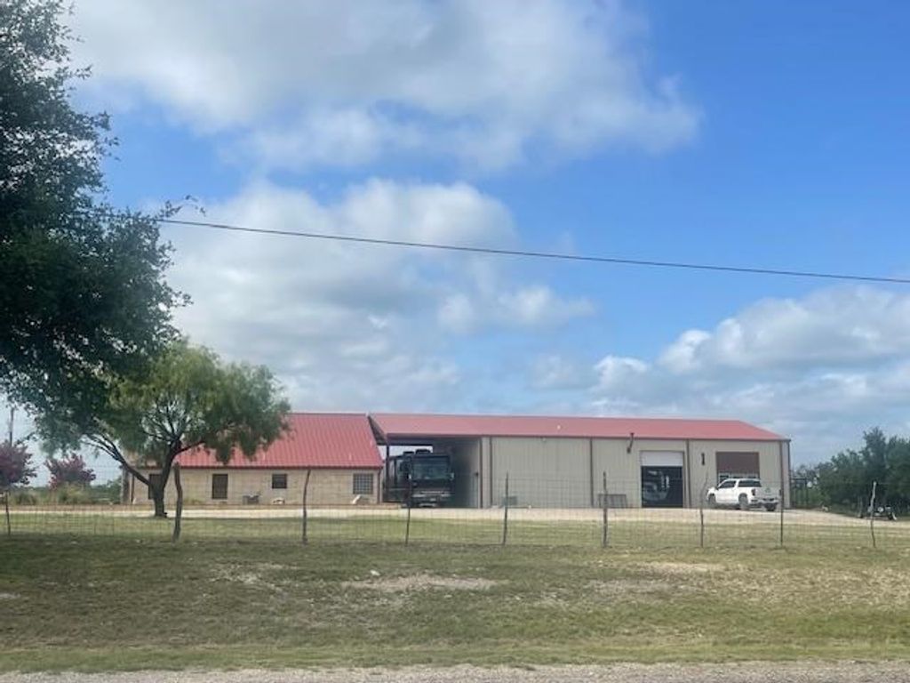 Image 32 of property listing at 136 Private Rd 3535, Sonora, TX 76950
