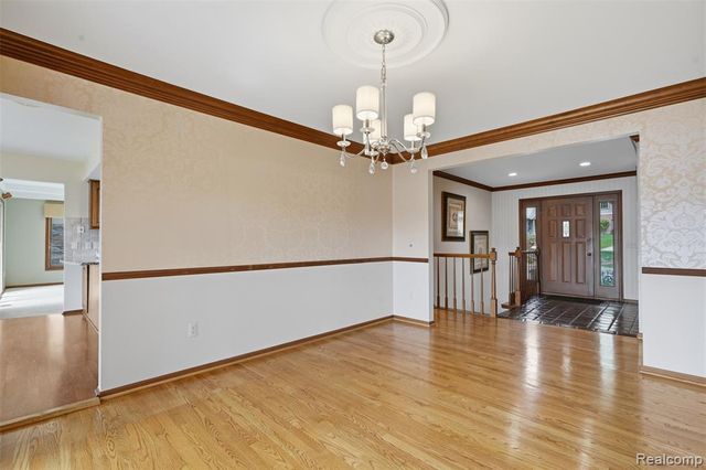 152 Overlake, Lake Orion, MI 48362