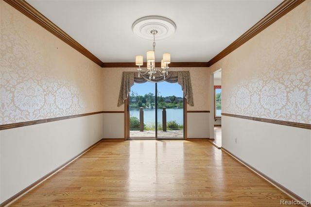 152 Overlake, Lake Orion, MI 48362