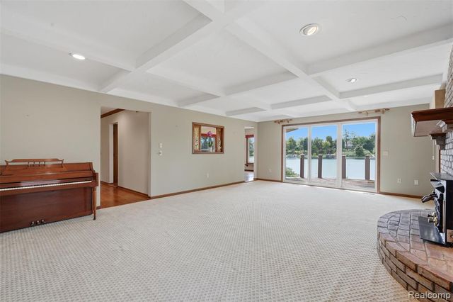 152 Overlake, Lake Orion, MI 48362