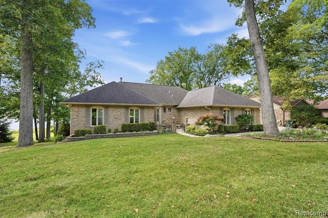 152 Overlake, Lake Orion, MI 48362