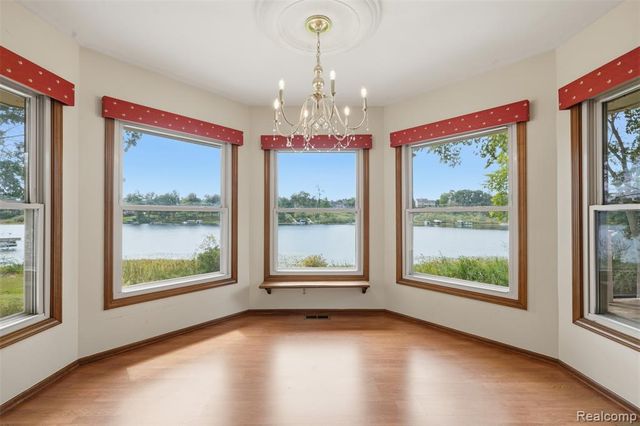 152 Overlake, Lake Orion, MI 48362