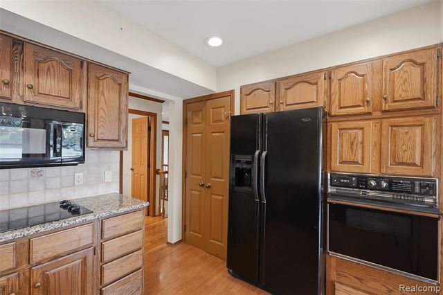 152 Overlake, Lake Orion, MI 48362