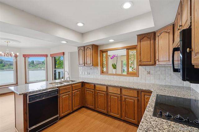 152 Overlake, Lake Orion, MI 48362