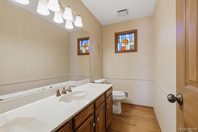 152 Overlake, Lake Orion, MI 48362