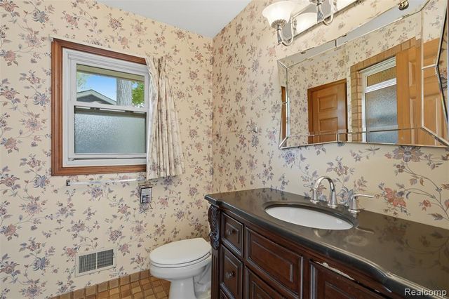 152 Overlake, Lake Orion, MI 48362
