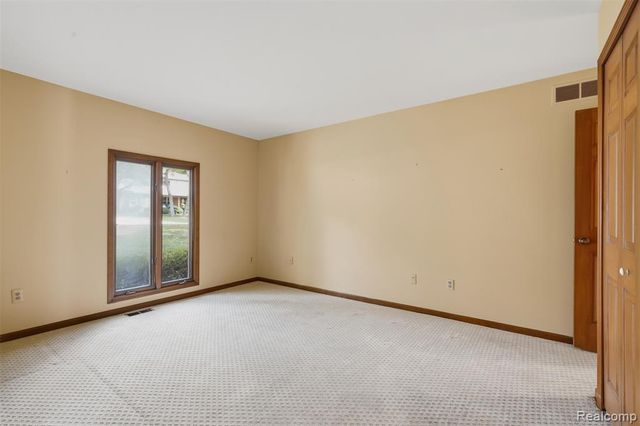 152 Overlake, Lake Orion, MI 48362