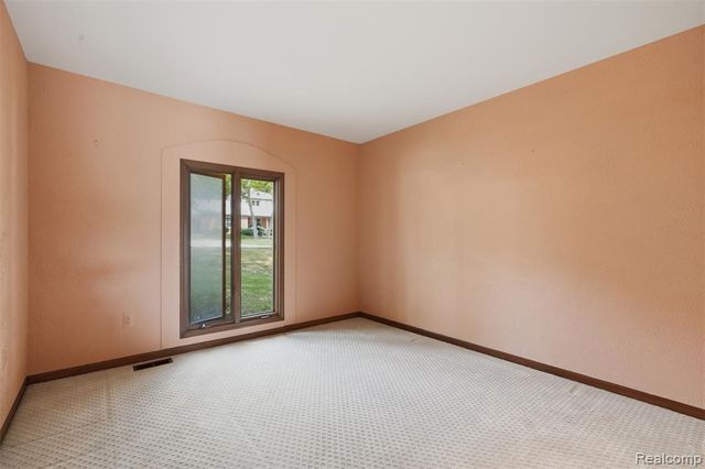 152 Overlake, Lake Orion, MI 48362