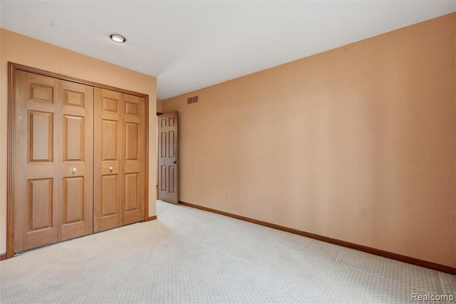 152 Overlake, Lake Orion, MI 48362