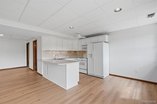 152 Overlake, Lake Orion, MI 48362