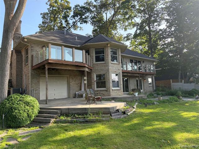 152 Overlake, Lake Orion, MI 48362
