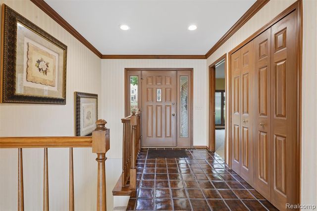 152 Overlake, Lake Orion, MI 48362