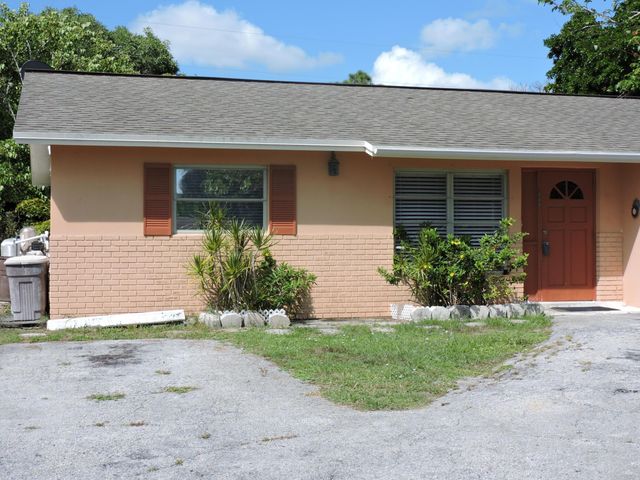 9046 SE Parkway Drive, Hobe Sound, FL 33455