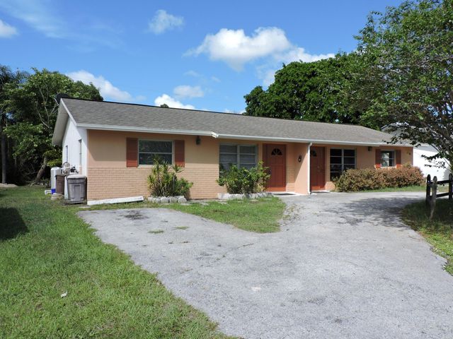9046 SE Parkway Drive, Hobe Sound, FL 33455