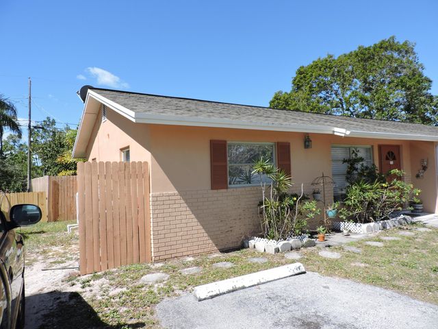 9046 SE Parkway Drive, Hobe Sound, FL 33455