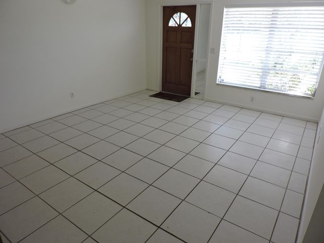 9046 SE Parkway Drive, Hobe Sound, FL 33455