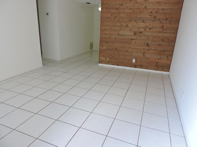9046 SE Parkway Drive, Hobe Sound, FL 33455